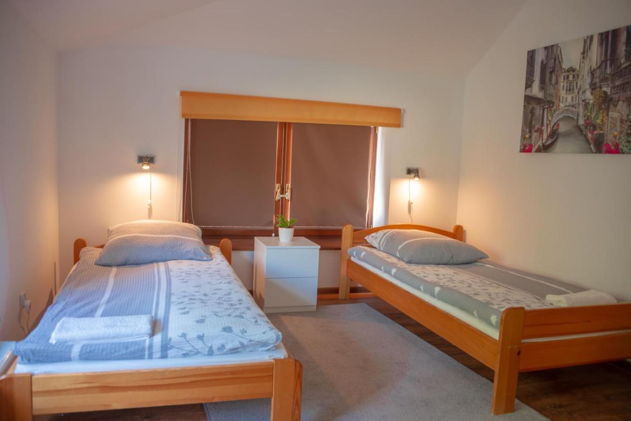 Dom Pod Orzechami Apartment Naleczow Luaran gambar