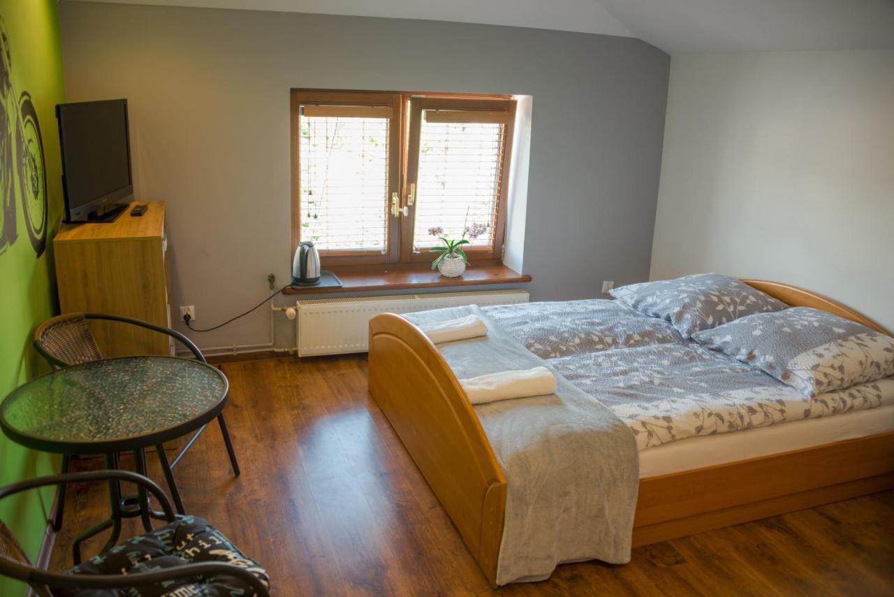 Dom Pod Orzechami Apartment Naleczow Luaran gambar