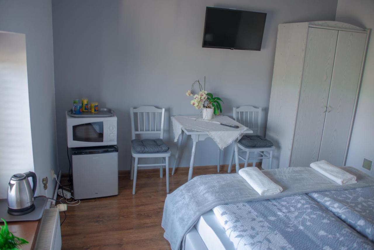 Dom Pod Orzechami Apartment Naleczow Luaran gambar